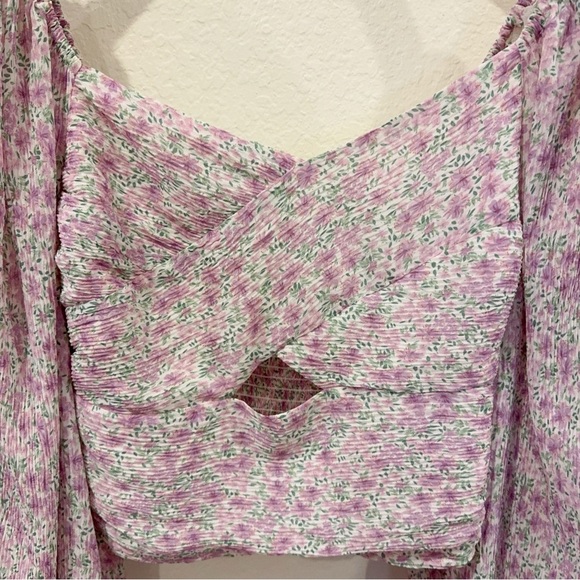 ASTR Plisse Long Sleeve Cross Bust Blouse Top in Purple Ditsy Size Small NWT - Picture 4 of 9